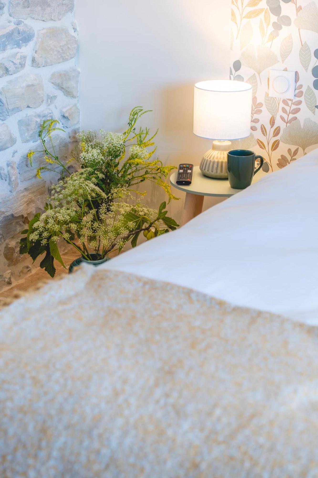 Les Terres Aoyama Hotel Saint Julien Les Rosiers ภายนอก รูปภาพ