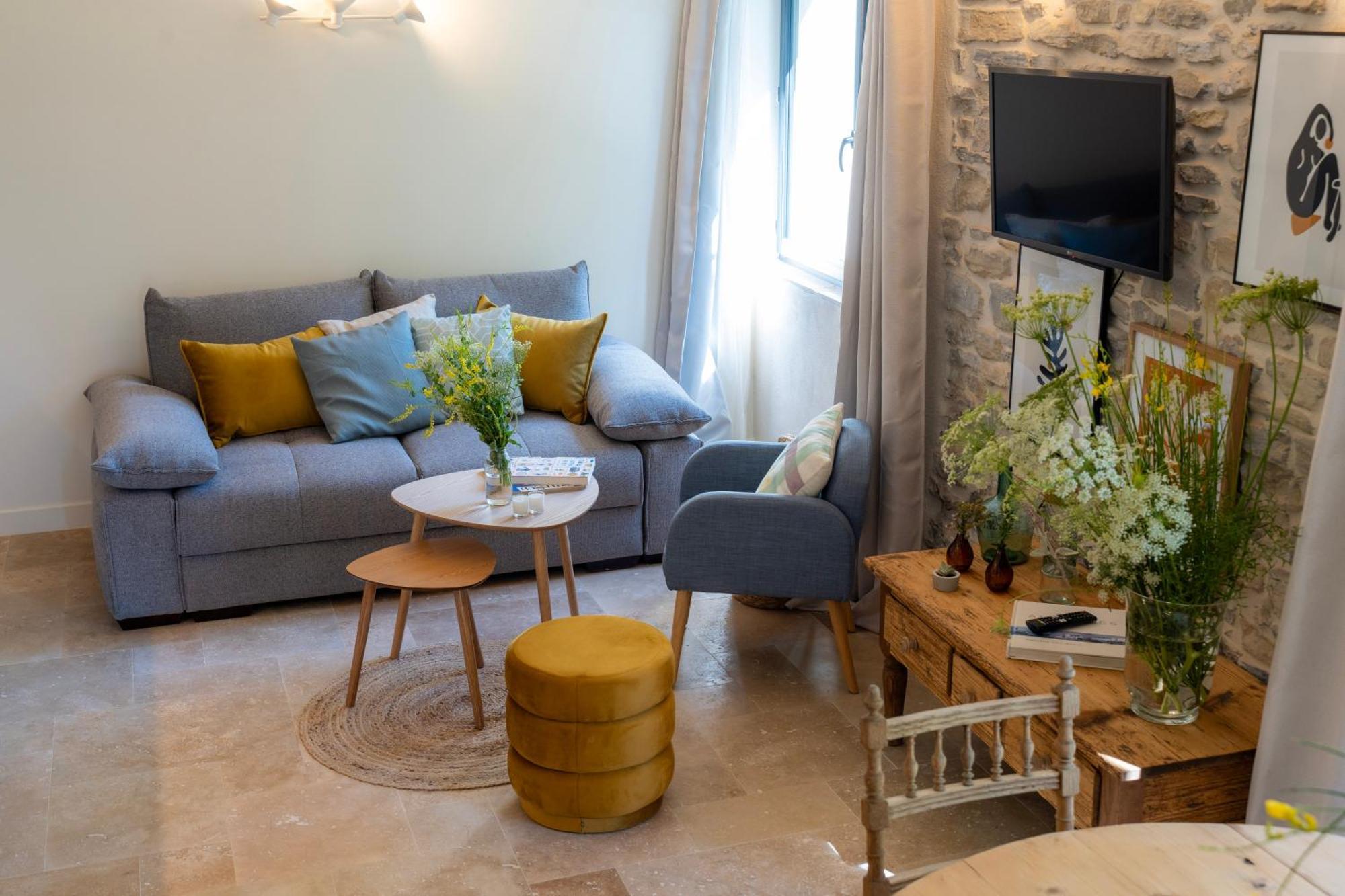 Les Terres Aoyama Hotel Saint Julien Les Rosiers ภายนอก รูปภาพ