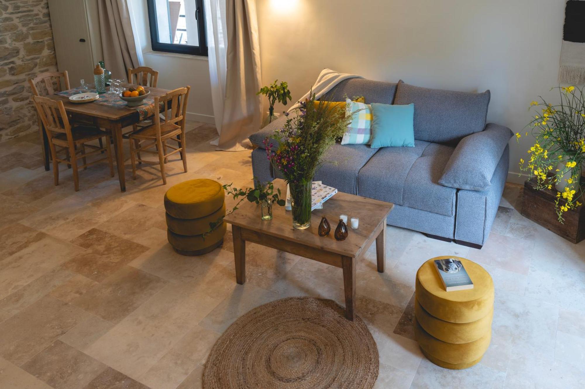 Les Terres Aoyama Hotel Saint Julien Les Rosiers ภายนอก รูปภาพ