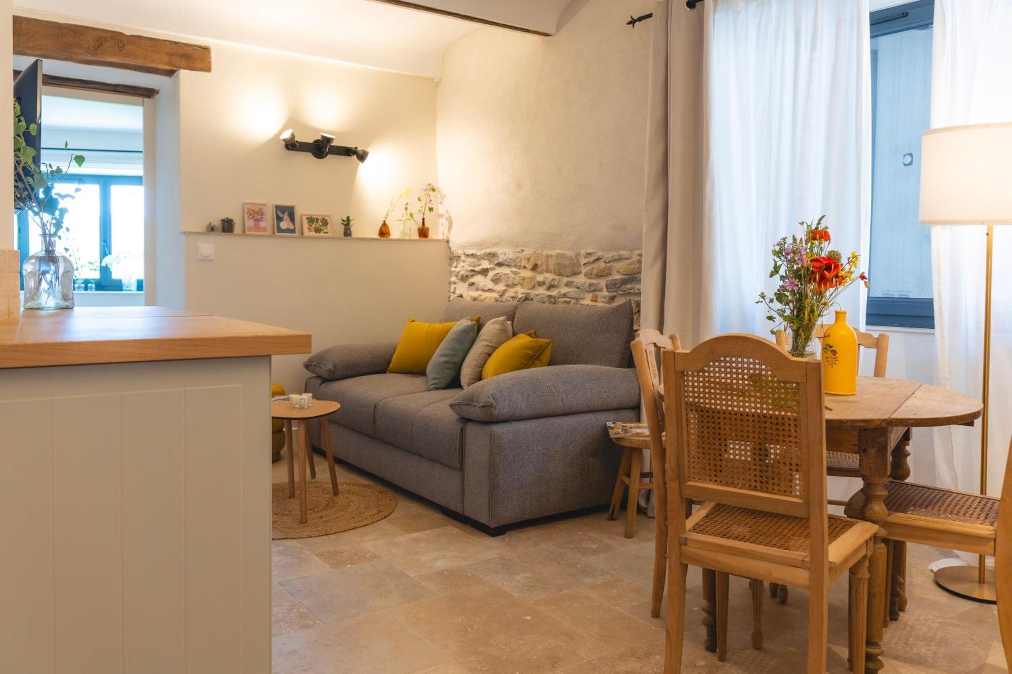 Les Terres Aoyama Hotel Saint Julien Les Rosiers ภายนอก รูปภาพ