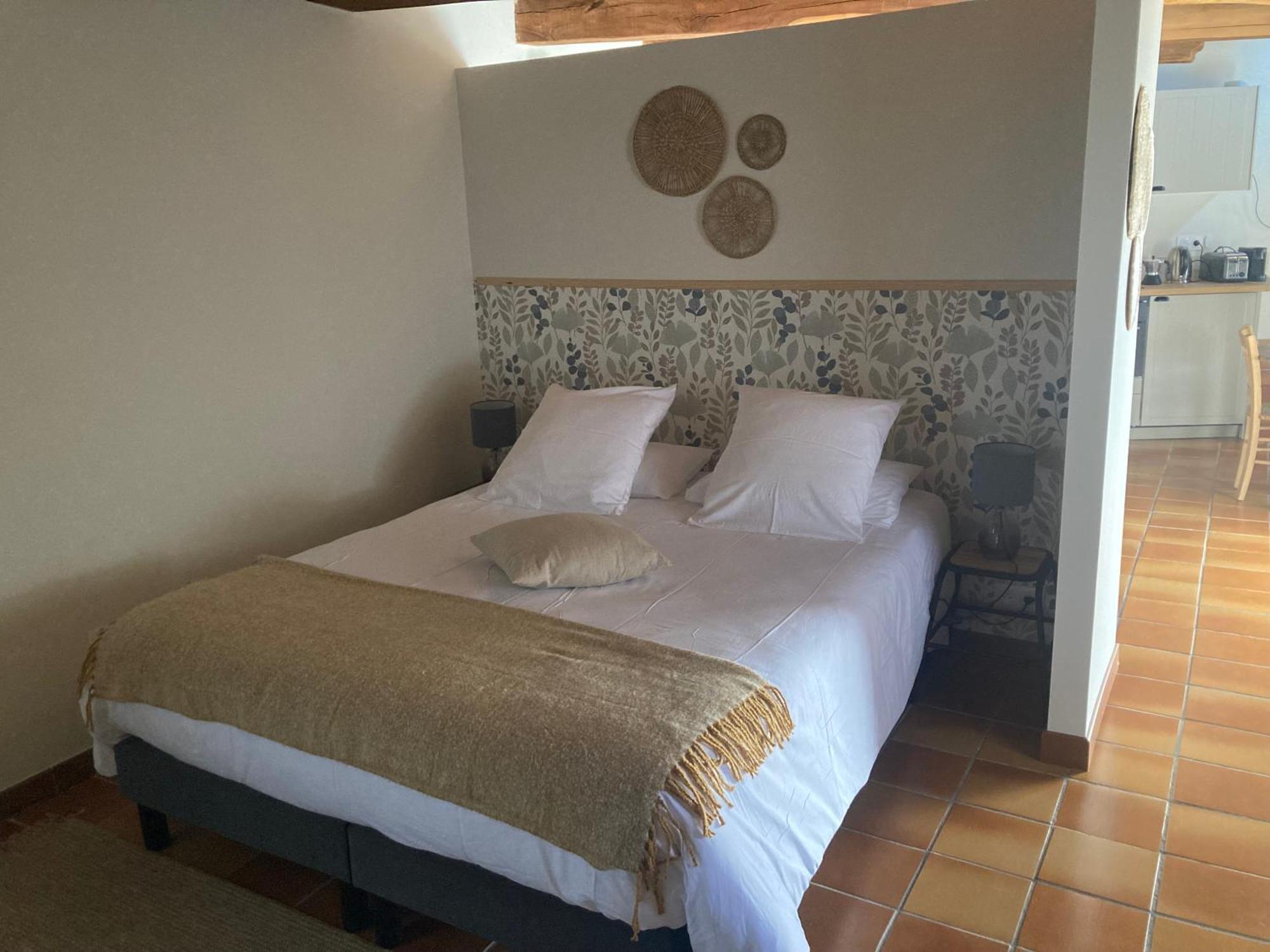 Les Terres Aoyama Hotel Saint Julien Les Rosiers ภายนอก รูปภาพ
