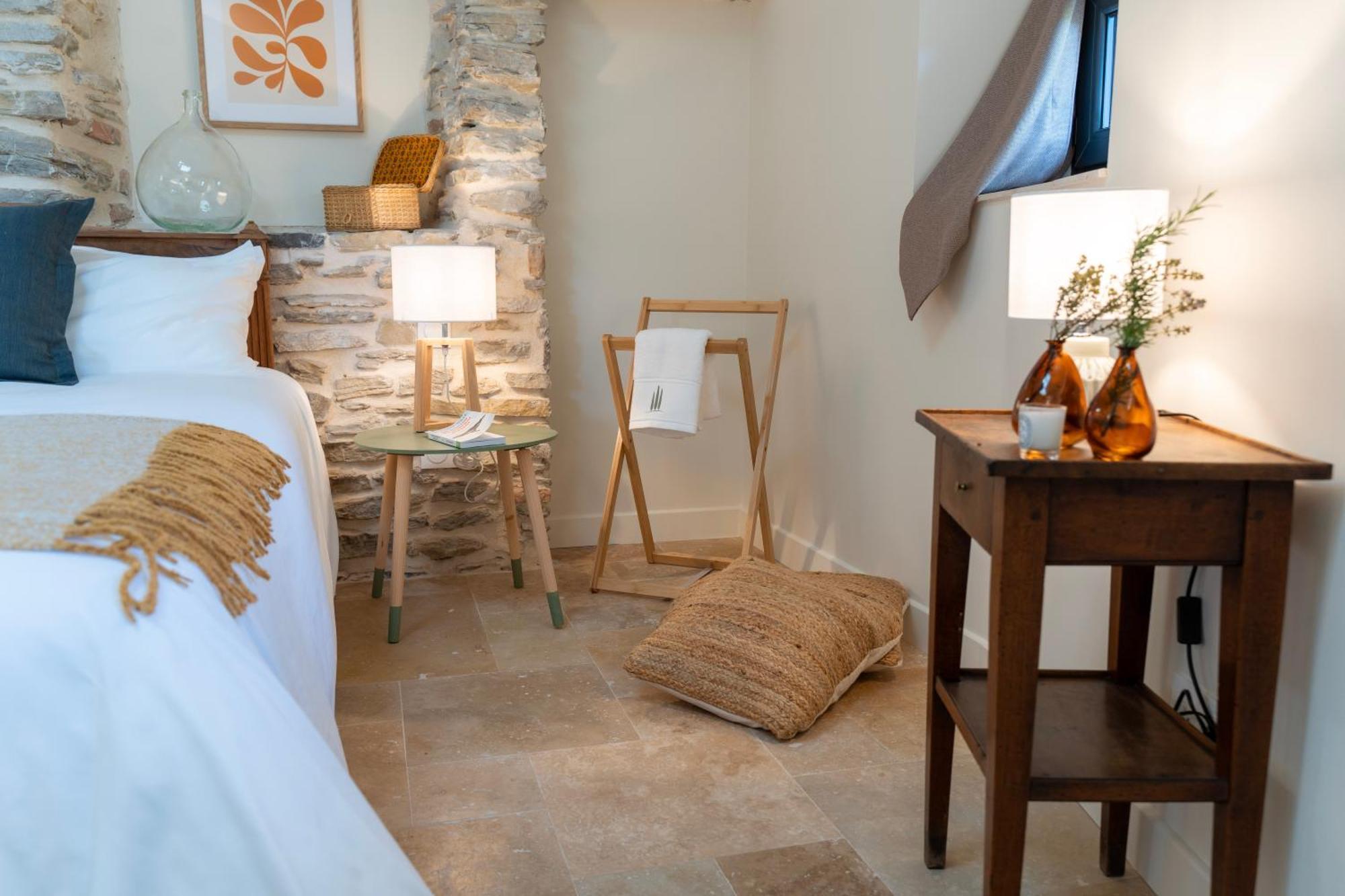 Les Terres Aoyama Hotel Saint Julien Les Rosiers ภายนอก รูปภาพ