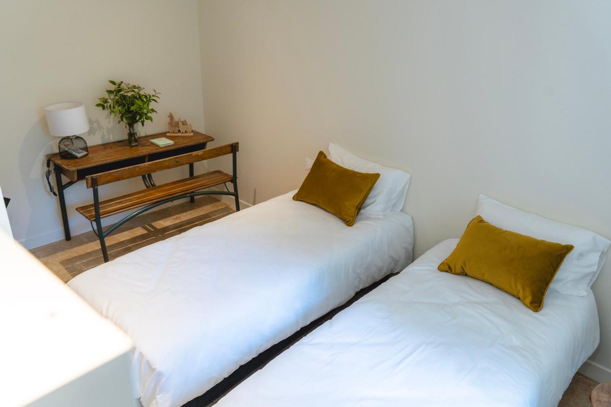 Les Terres Aoyama Hotel Saint Julien Les Rosiers ภายนอก รูปภาพ