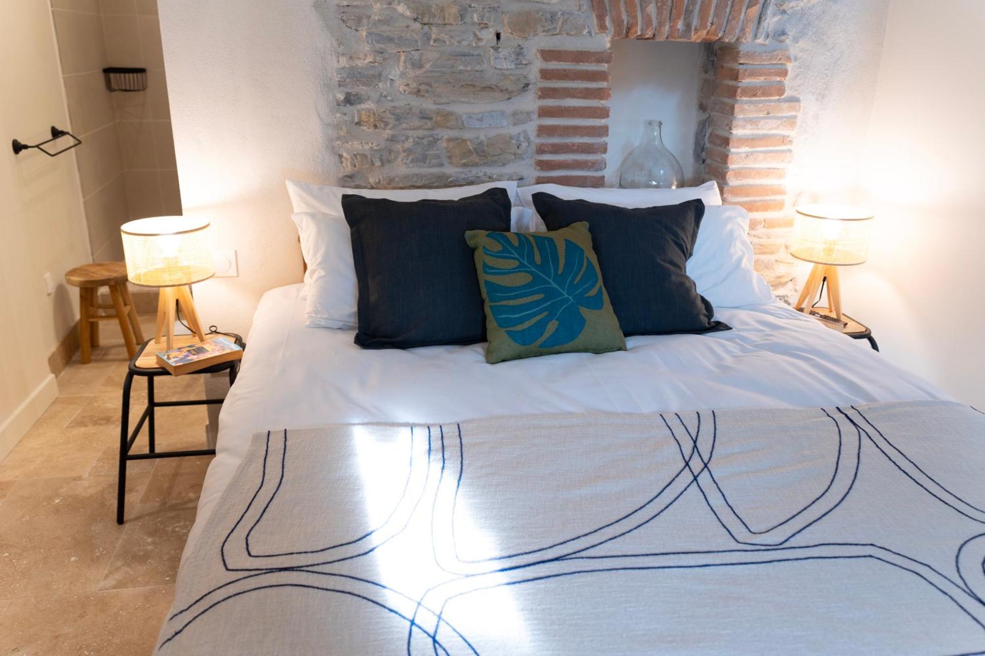 Les Terres Aoyama Hotel Saint Julien Les Rosiers ภายนอก รูปภาพ