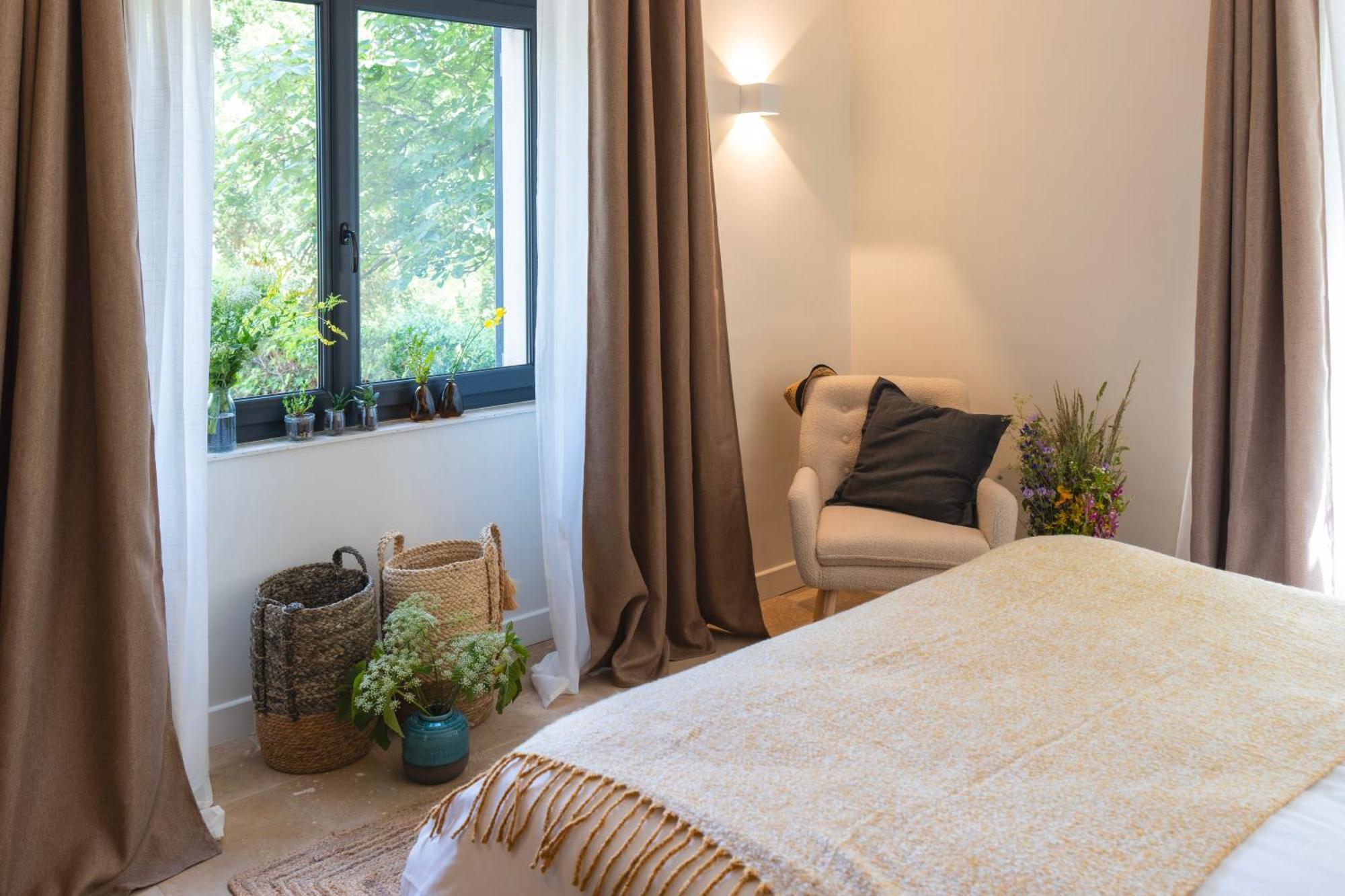 Les Terres Aoyama Hotel Saint Julien Les Rosiers ภายนอก รูปภาพ