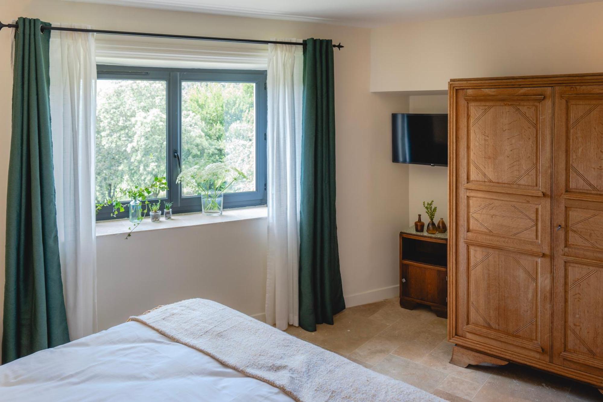 Les Terres Aoyama Hotel Saint Julien Les Rosiers ภายนอก รูปภาพ