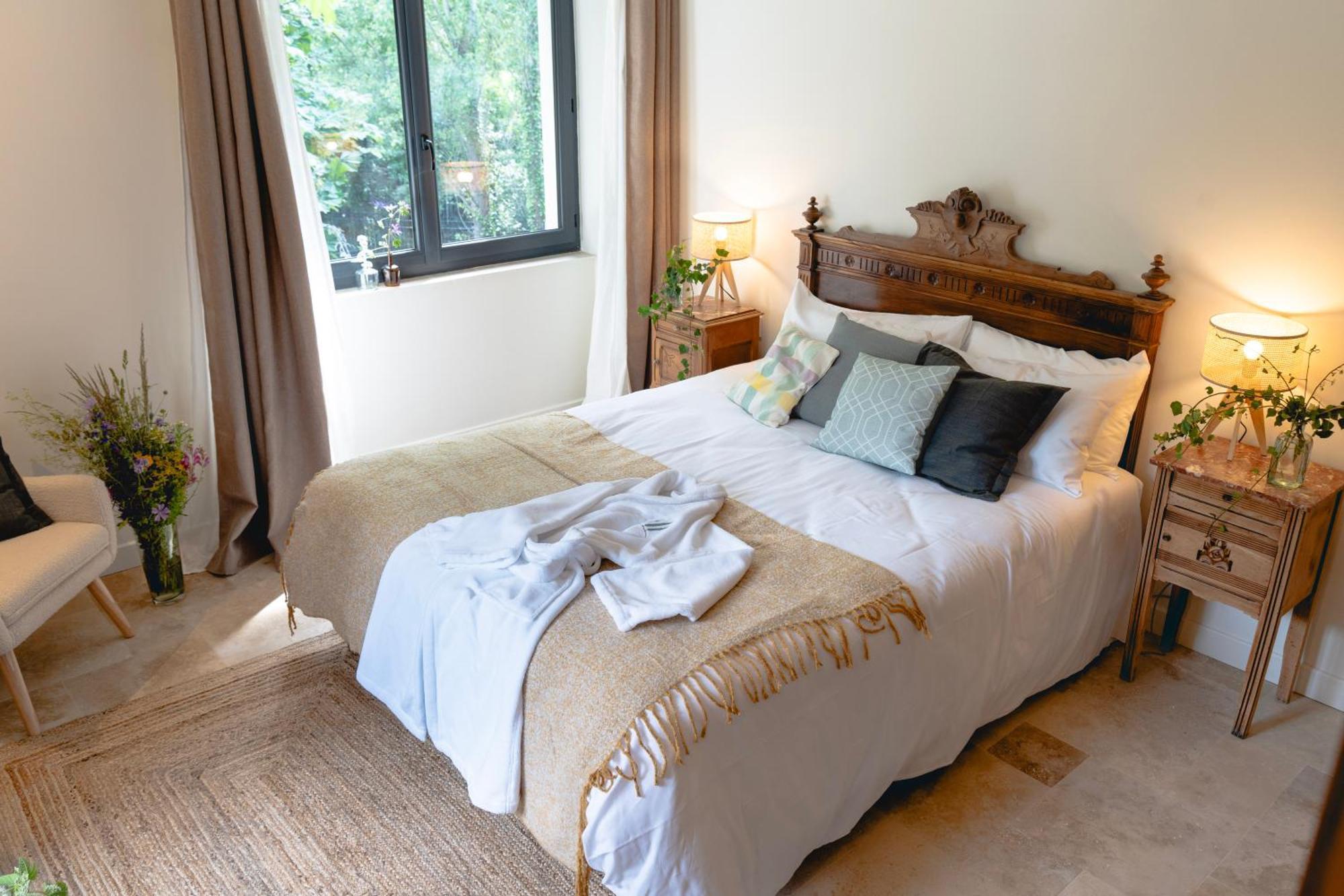 Les Terres Aoyama Hotel Saint Julien Les Rosiers ภายนอก รูปภาพ