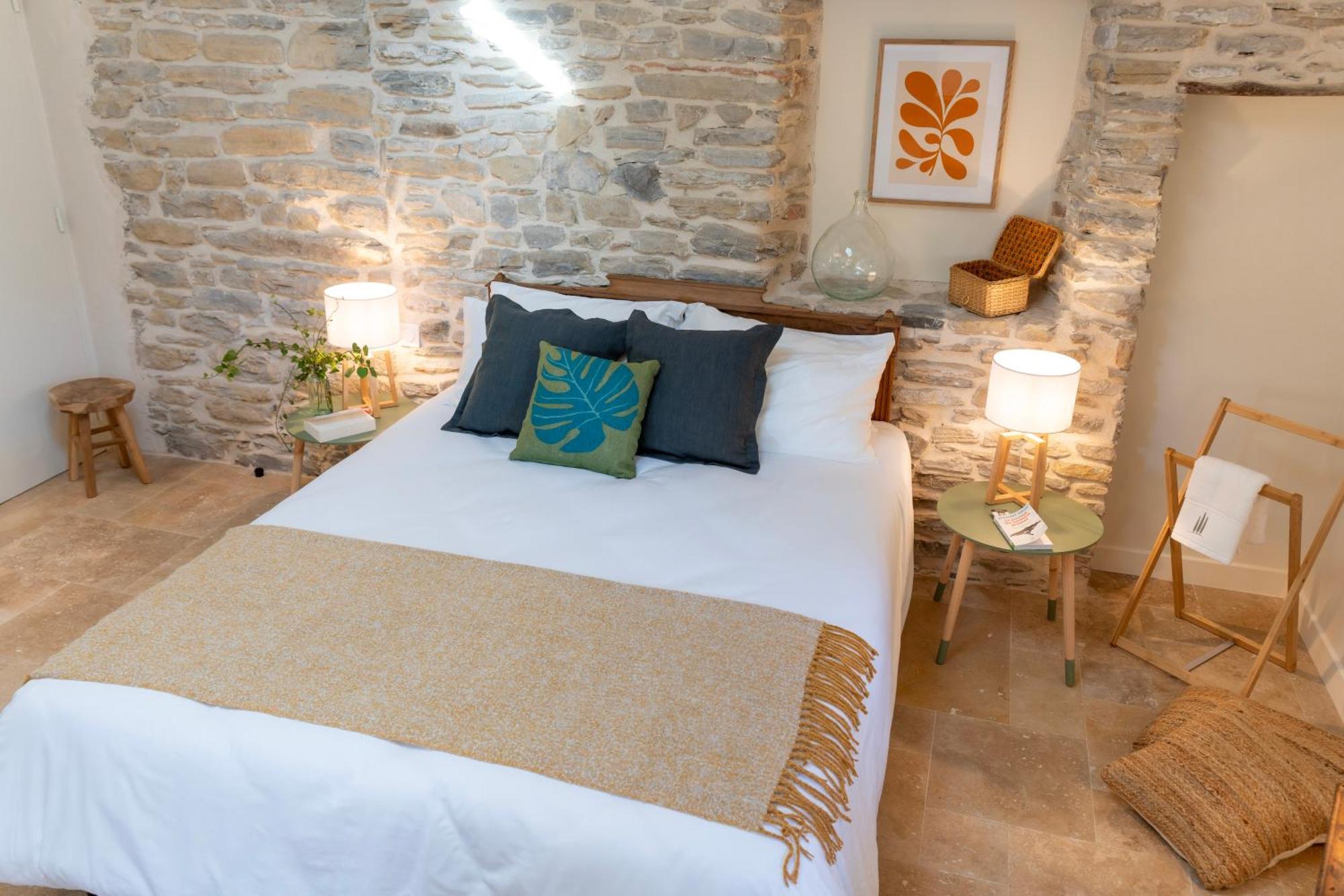Les Terres Aoyama Hotel Saint Julien Les Rosiers ภายนอก รูปภาพ